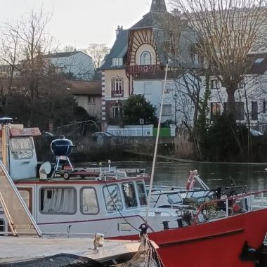 Découverte de Joinville-le-Pont :  Ses bords de Marne, fresques murales et sports nautiques