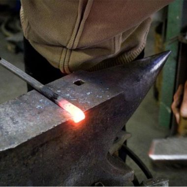 Le Maître ferronnier à sa forge